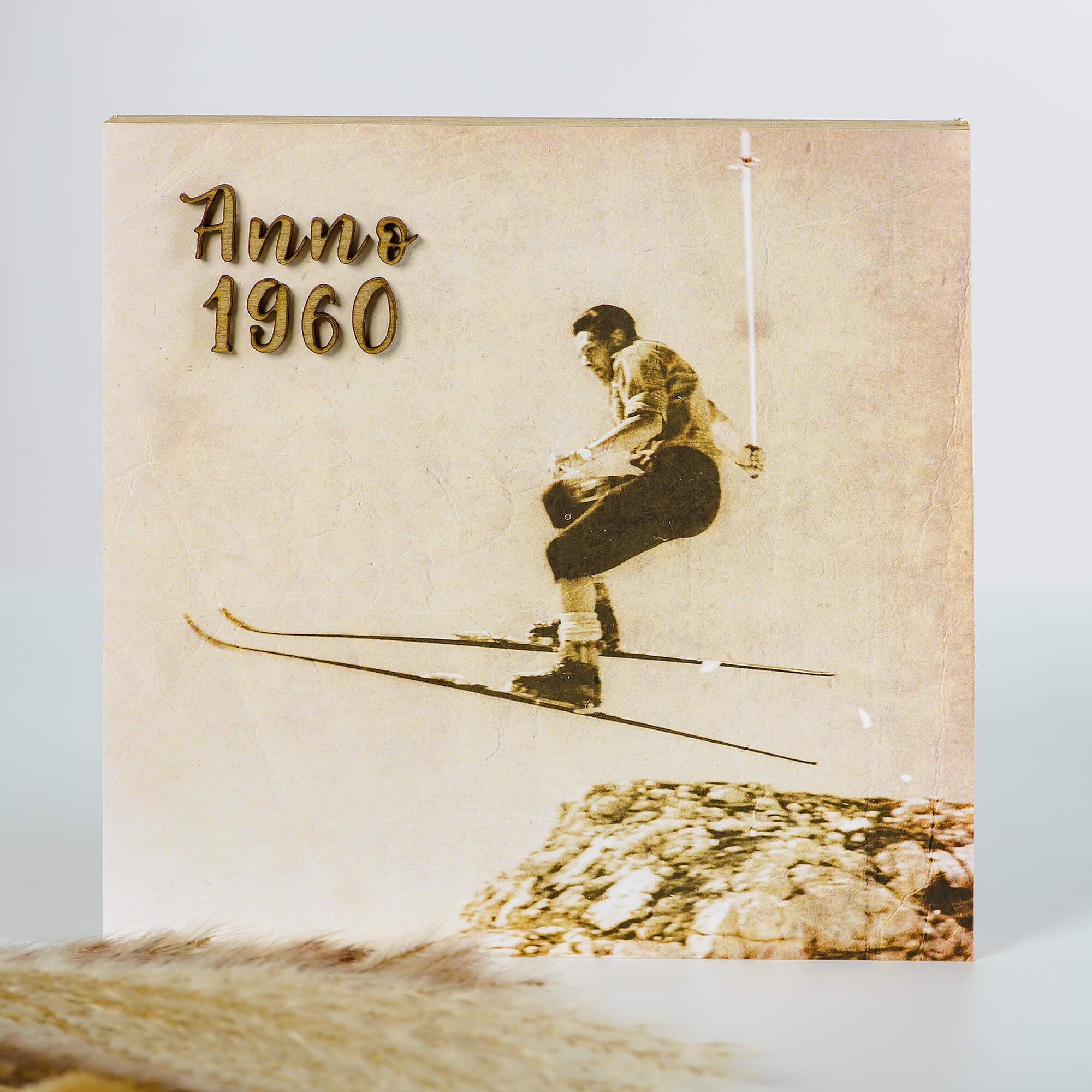 Historisches Holzbild Skifahrer | Altes Foto auf Holz mit 3D Schrift aus den 60er Jahren - Altholz Bilderrahmen - Lasergravur Geschenkideen