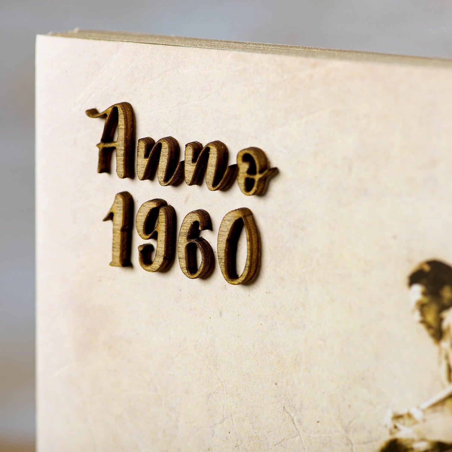 Historisches Holzbild Skifahrer | Altes Foto auf Holz mit 3D Schrift aus den 60er Jahren - Altholz Bilderrahmen - Lasergravur Geschenkideen